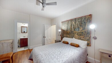 64 Frost St, Unit 1 in Cambridge, MA - Foto de edificio - Building Photo