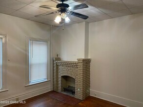 107 Caroline St-Unit -B in Saratoga Springs, NY - Building Photo - Building Photo