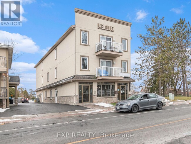 2149-2149 Laurier St