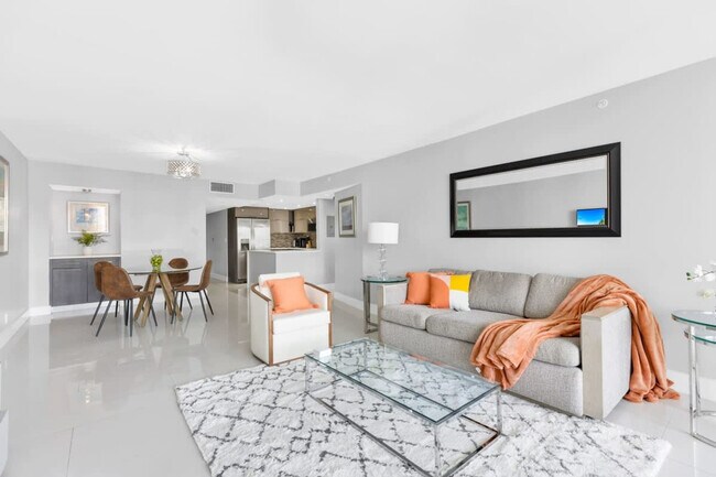 1717 N Bayshore Dr in Miami, FL - Building Photo - Building Photo