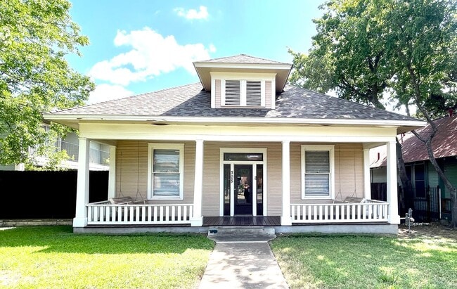 property at 305 W 38th St