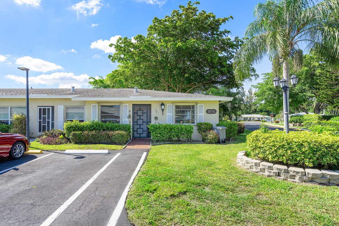 13715 Flora Pl in Delray Beach, FL - Building Photo