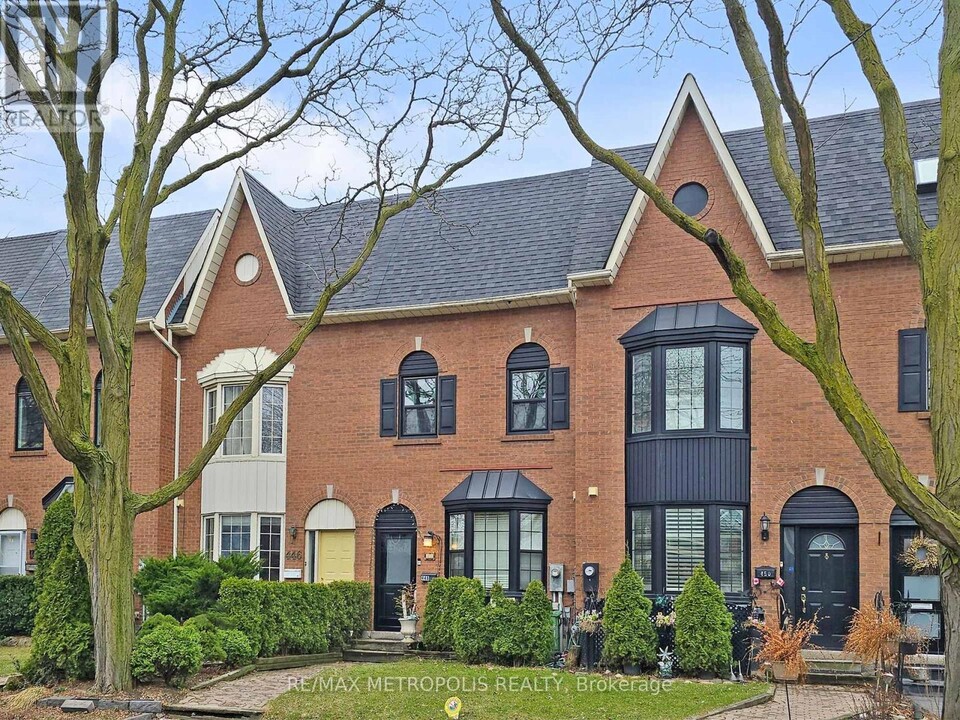 448 Pacific Ave in Toronto, ON - Building Photo