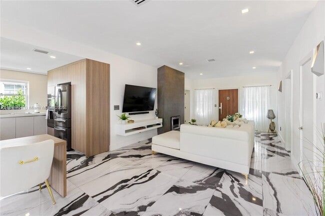 1544 Michigan Ave in Miami Beach, FL - Building Photo - Building Photo