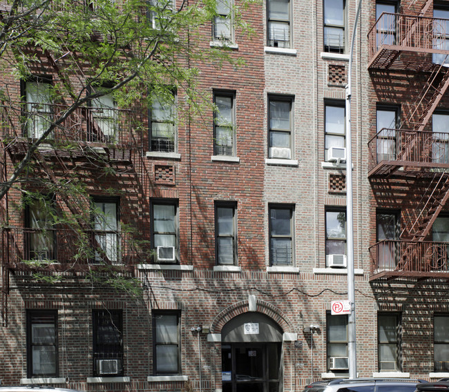 2545 Olinville Ave in Bronx, NY - Foto de edificio - Building Photo