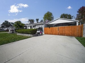 218 Gordon Ave in Romeoville, IL - Foto de edificio - Building Photo