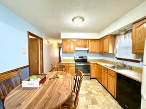 2 Edith St in Windsor Locks, CT - Building Photo - Building Photo