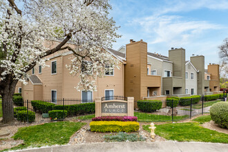 Amherst Place Condominiums in Sacramento, CA - Foto de edificio - Building Photo