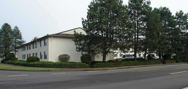 Country Club Manor in Eugene, OR - Foto de edificio - Building Photo