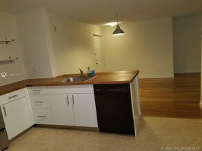 10161 W Sunrise Blvd-Unit -104 in Plantation, FL - Building Photo - Building Photo