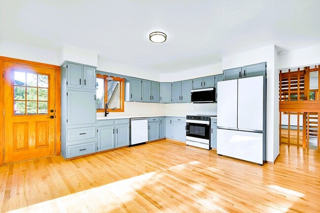 28195 Cragmont Dr in Evergreen, CO - Building Photo - Building Photo