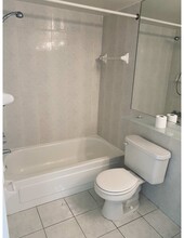 13155 Ixora Ct, Unit 305 in North Miami, FL - Building Photo - Building Photo