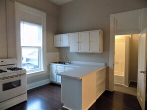 56 E Burlington Ave in Fairfield, IA - Building Photo - Building Photo