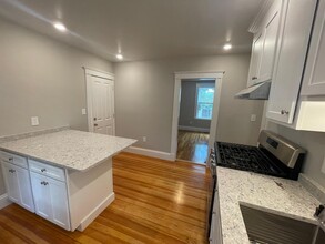 26 Ashland St, Unit 1 in Somerville, MA - Building Photo - Building Photo