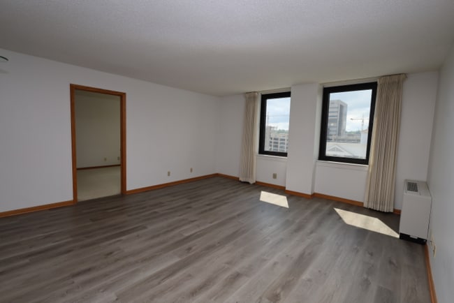 220 Broadway Ave S, Unit 911 in Rochester, MN - Foto de edificio - Building Photo