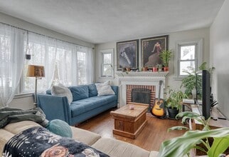 291 Mansfield Ave in Willimantic, CT - Foto de edificio - Building Photo