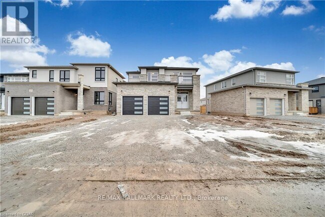 7871 Seabiscuit Dr in Niagara Falls, ON - Building Photo - Building Photo