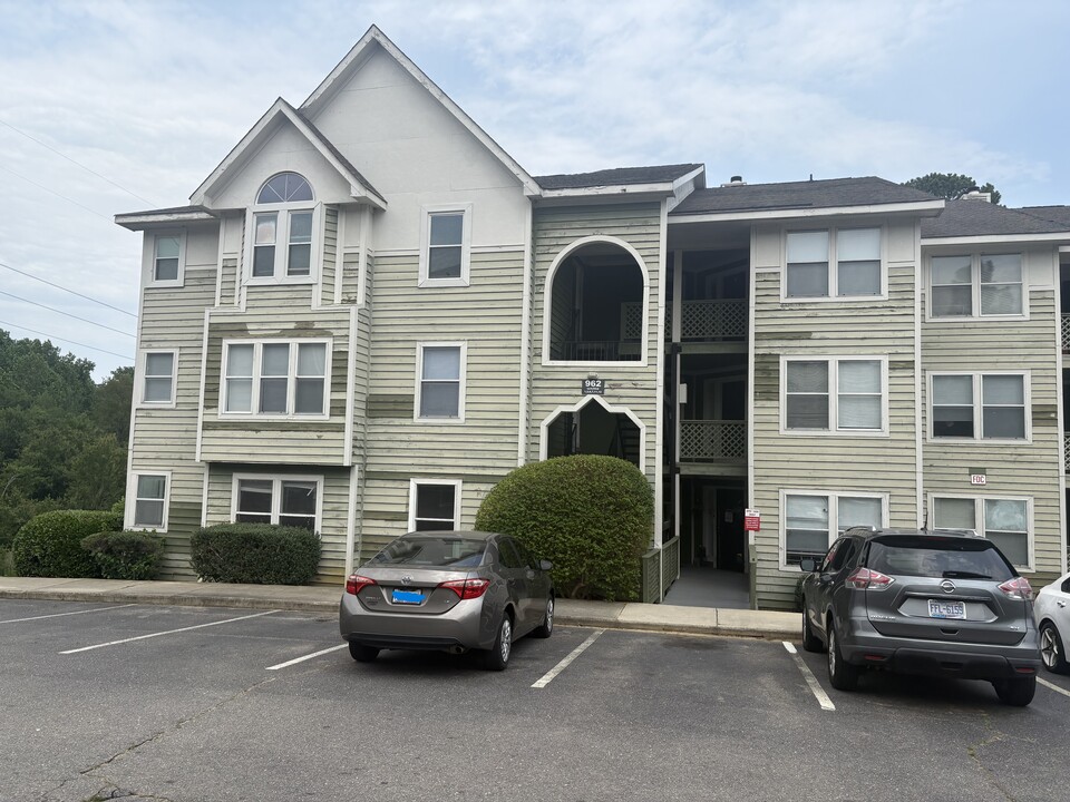 962 Stewarts Creek Dr, Unit 7 in Fayetteville, NC - Building Photo