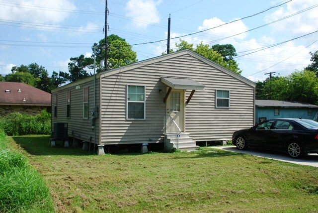 125 Sternberg Dr in Lafayette, LA - Foto de edificio