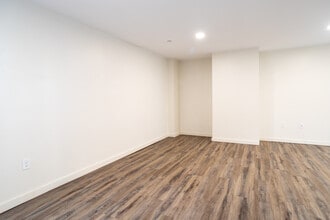 42-44 Bridge St in Manchester, NH - Foto de edificio - Interior Photo
