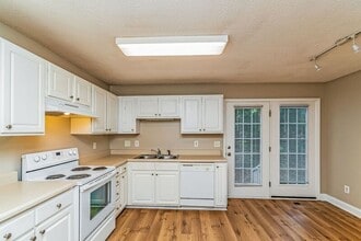 2104 W Knox St in Durham, NC - Building Photo - Building Photo