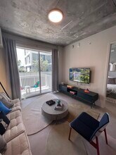41 NW 31st St, Unit 308 in Miami, FL - Foto de edificio - Building Photo