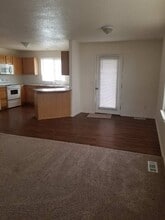 1492 NE Sunrise Ln in Hillsboro, OR - Building Photo - Building Photo