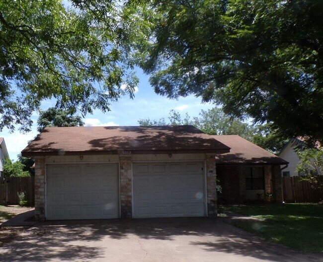 12815 Hymeadow Dr in Austin, TX - Building Photo - Building Photo