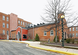 Woodcraft Square Senior Apartments in Monroe, MI - Building Photo - Building Photo