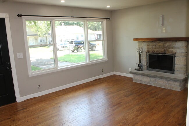 63 Holly Dr in Crystal Lake, IL - Building Photo - Building Photo