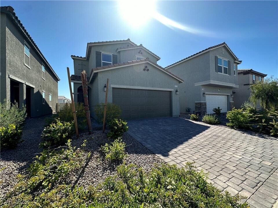10150 Kings Amethyst St in Las Vegas, NV - Building Photo