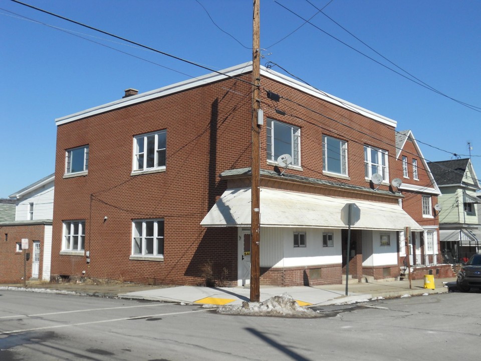 78 W Green St in Nanticoke, PA - Building Photo