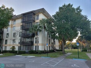 5550 NW 44th St in Lauderhill, FL - Building Photo - Building Photo