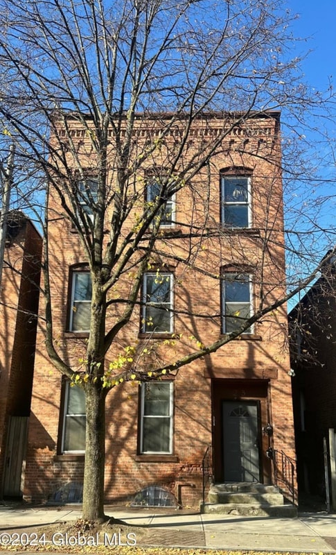 property at 283 4th St