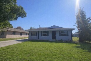 338 8th Ave SW in Vero Beach, FL - Building Photo