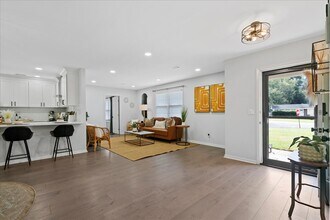 208 James St in Summerville, SC - Building Photo - Building Photo