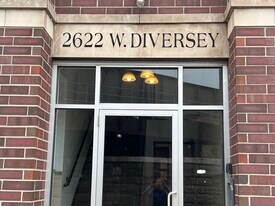 2622 W Diversey Ave in Chicago, IL - Building Photo