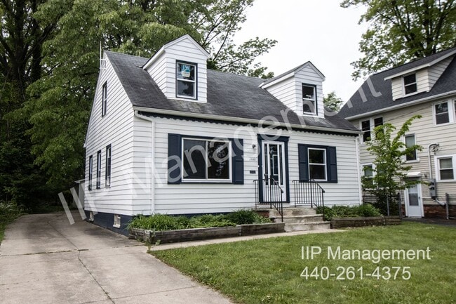 2400 Noble Rd in Cleveland Heights, OH - Building Photo - Building Photo