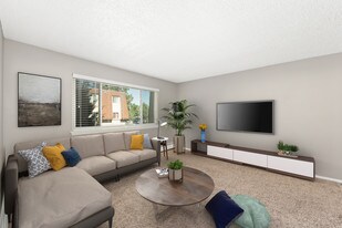 Laredo House Apartments - beautiful and qu... in Aurora, CO - Building Photo