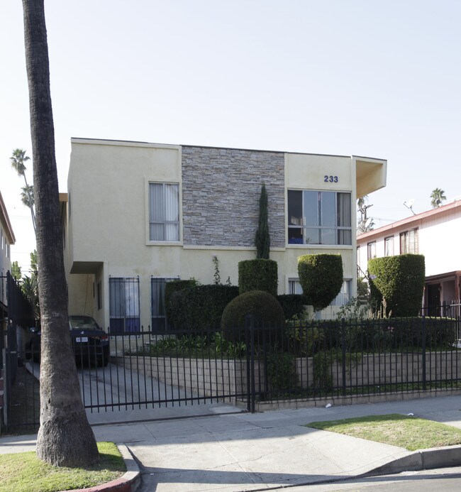 233 N New Hampshire Ave in Los Angeles, CA - Foto de edificio - Building Photo