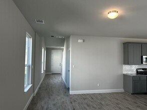 109 Riverhill Dr in Andice, TX - Building Photo - Building Photo