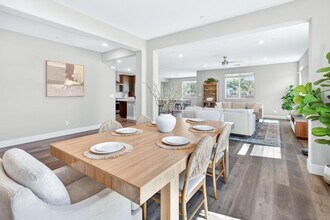 1024 Saker Falcon Dr in Henderson, NV - Building Photo - Building Photo