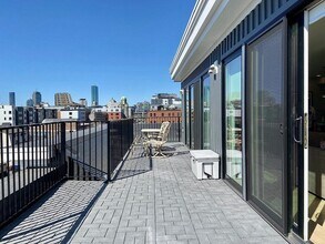150 W Broadway, Unit PH4 in Boston, MA - Building Photo - Building Photo