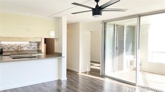 2600 Pualani Way in Honolulu, HI - Building Photo