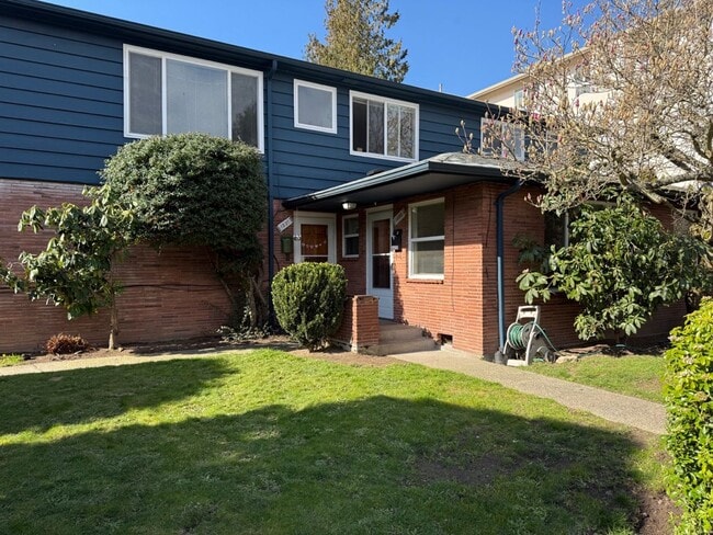 property at 1535 California Ave SW