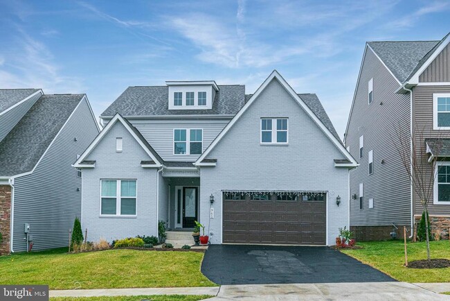 property at 941 Warlander Dr SW