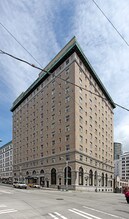 Josephinum Apartments in Seattle, WA - Foto de edificio - Building Photo