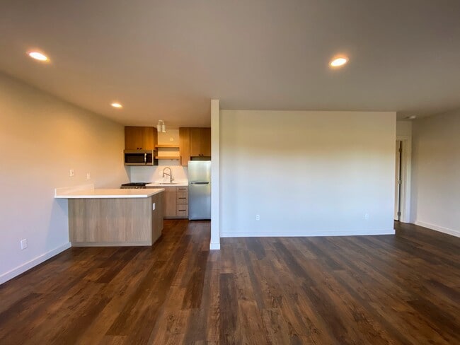 575 Greenwood Ave in Reedsport, OR - Building Photo - Building Photo