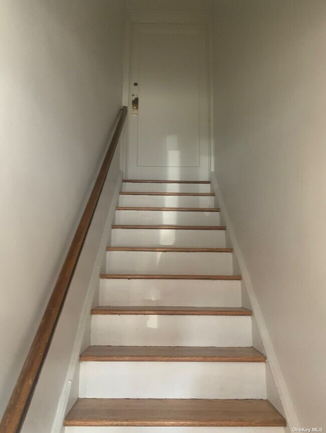 73-03 198th St, Unit 2 in Queens, NY - Building Photo - Building Photo