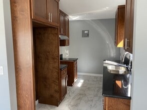 8676 Evergreen Ave, Unit Apt A in South Gate, CA - Foto de edificio - Building Photo